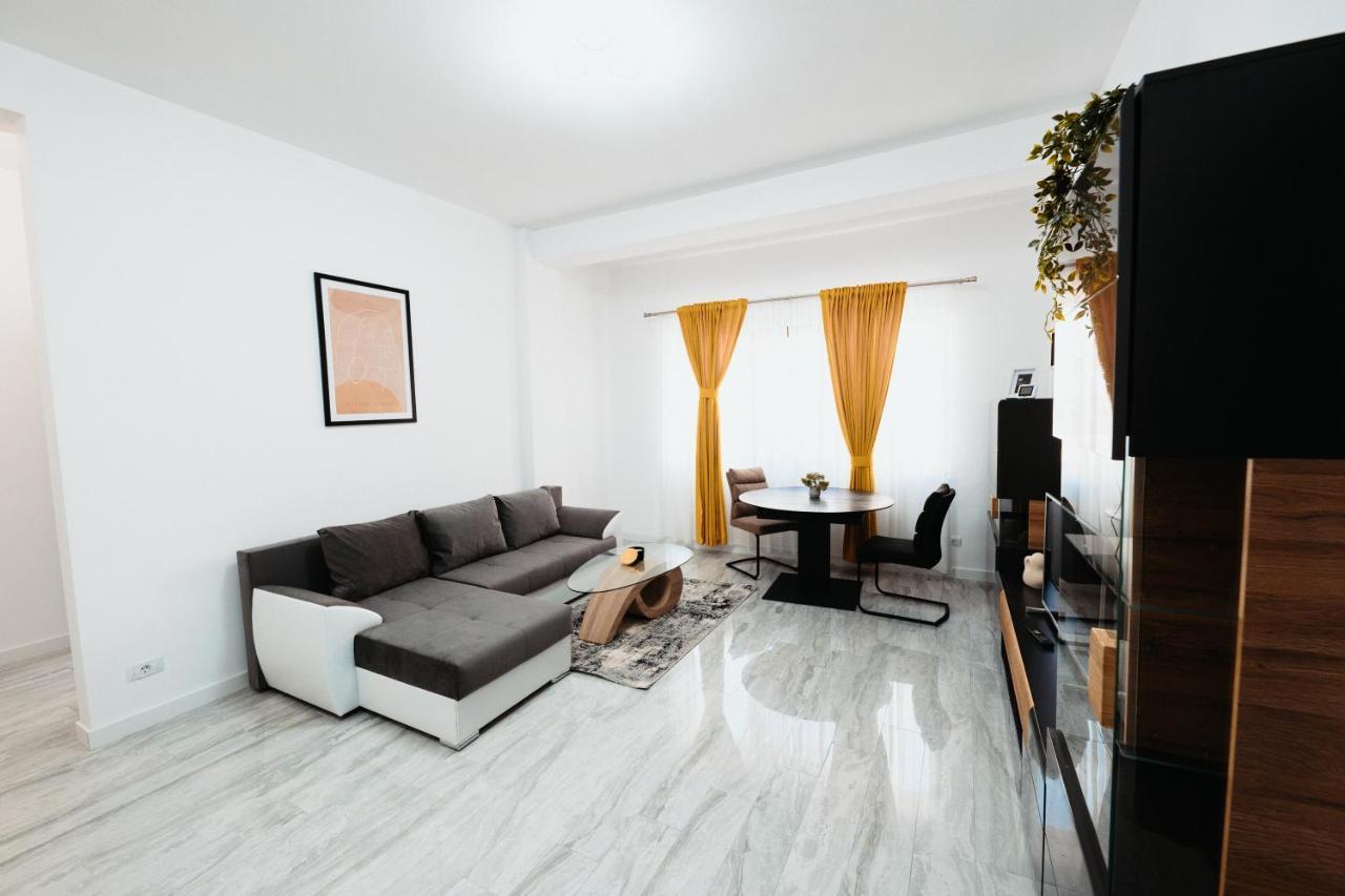 Luxury Cozy Apartments - City Center Suczawa Zewnętrze zdjęcie
