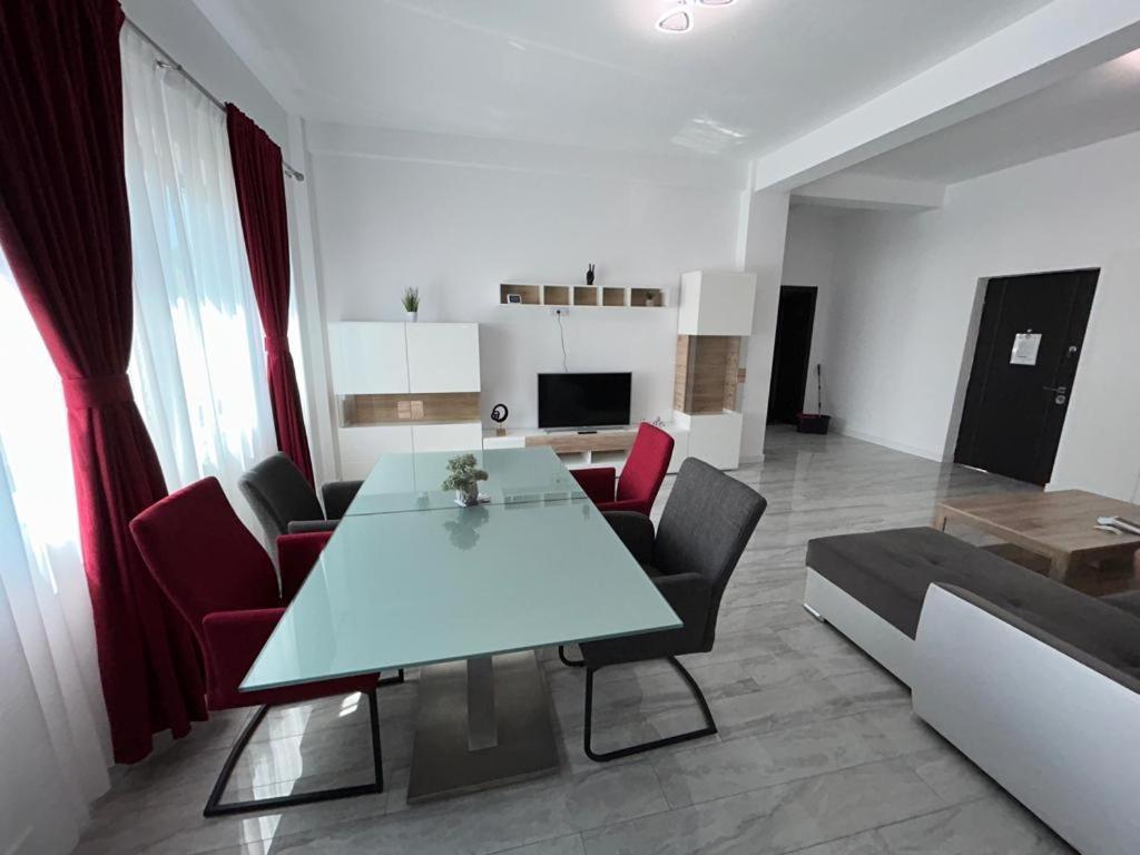 Luxury Cozy Apartments - City Center Suczawa Zewnętrze zdjęcie